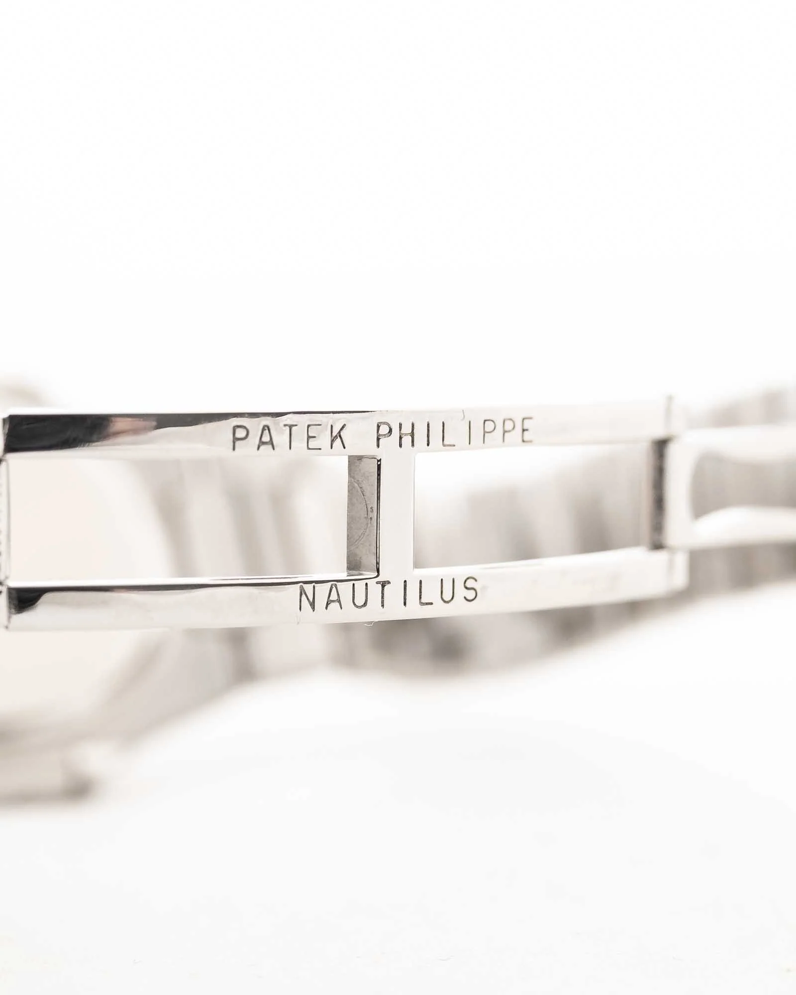 Patek Philippe 3900 Nautilus Diamond 1990s - Image 15