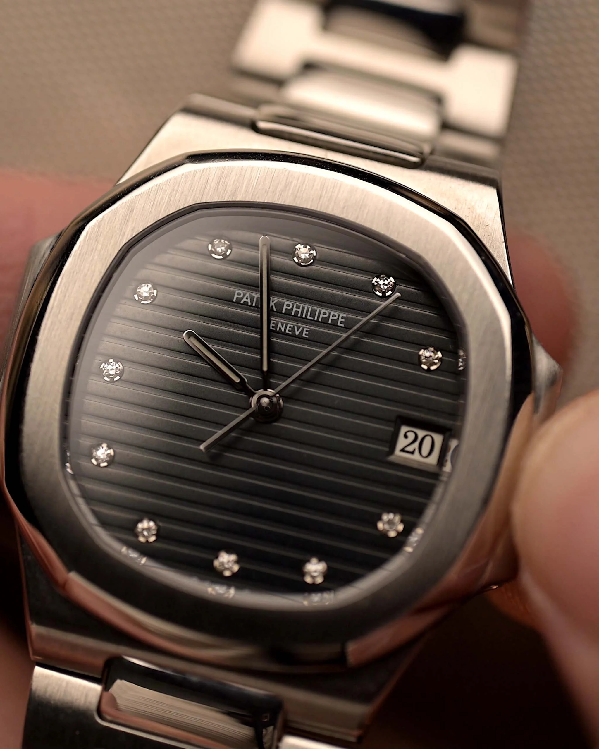 Patek Philippe 3900 Nautilus Diamond 1990s - Image 6